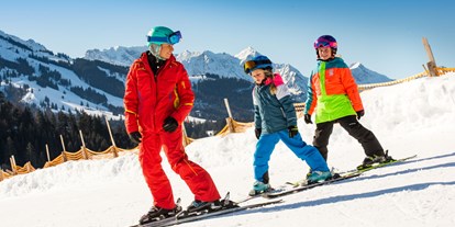 Familienhotel - Skikurs direkt beim Hotel - PLZ 6992 (Österreich) - Hoteleigene Skischule - Familotel Spa & Familien-Resort Krone