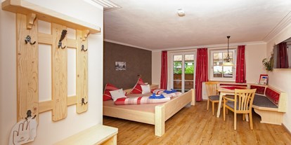 Familienhotel - Suiten mit extra Kinderzimmer - PLZ 6993 (Österreich) - Familienzimmer/Appartement - Familotel Spa & Familien-Resort Krone
