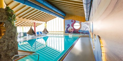 Familienhotel - Teenager-Programm - PLZ 88167 (Deutschland) - Hallenbad mit separatem Kinder-, Babybecken und Whirlpool - Familotel Spa & Familien-Resort Krone