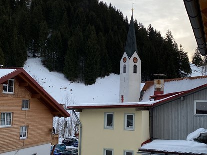 Familienhotel - Skikurs direkt beim Hotel - Ehrwald - Blick vom Balkon in andere Richtung - Familotel Spa & Familien-Resort Krone