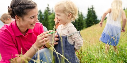 Familienhotel - Reitkurse - Bayern - Natur entdecken mit der Kinderbetreuung - Familotel Allgäuer Berghof