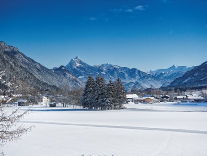 Familienhotel - Umgebungsschwerpunkt: Berg - Füssen - Schöne Winterlandschaft ums Hotel - Familotel Bavaria Pfronten
