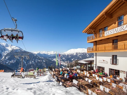 Familienhotel - Pools: Innenpool - Österreich - Unser HOCHZEIGER HAUS mitten im Skigebiet - hier haben Sie ihr all-inclusive Mittagessen dabei - Kinderhotel STEFAN****