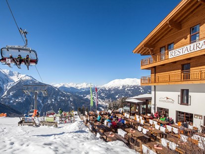 Familienhotel - ausschließlich Familien im Hotel - Seefeld in Tirol - Unser HOCHZEIGER HAUS mitten im Skigebiet - hier haben Sie ihr all-inclusive Mittagessen dabei - Kinderhotel STEFAN****