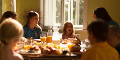 Familienhotel - Zeit für unser leckeres Kinderfrühstück - Germany For Kids Kinderferienhotel Schloss Leizen