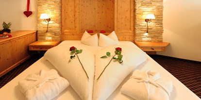 Familienhotel - Pools: Innenpool - PLZ 6100 (Österreich) - Zimmer mit Doppelbett - Alpenhotel Kindl