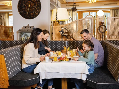 Familienhotel - Suiten mit extra Kinderzimmer - Medraz - Speisesaal - Alpenhotel Kindl