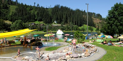 Familienhotel - Pools: Innenpool - PLZ 6274 (Österreich) - Badesee - Das Hopfgarten Familotel Tirol