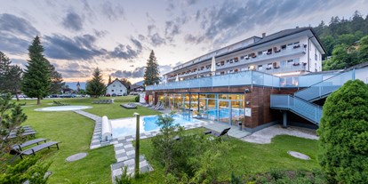 Familienhotel - Pools: Außenpool beheizt - Oberlengdorf - Hotel-Restaurant Grimmingblick
