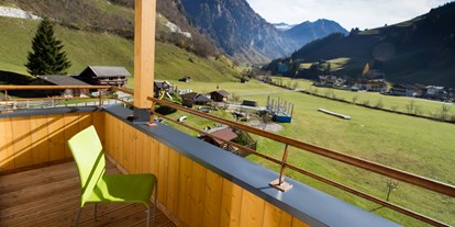 Familienhotel - Skikurs direkt beim Hotel - Ein wundervoller Blick auf die Berge des Nationalparks - Familienhotel Oberkarteis