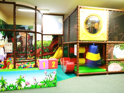 Familienhotel - Einzelzimmer mit Kinderbett - Einöden - Soft-Play-Anlage - Familienhotel Oberkarteis