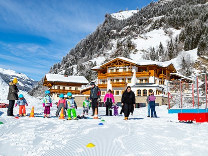Familienhotel - Skikurs direkt beim Hotel - Innernöring - Winter in Hüttschlag - Familienhotel Oberkarteis