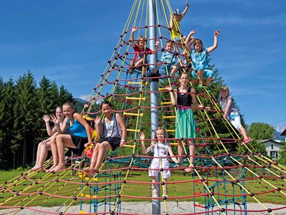 Familienhotel - Kinderbetreuung in Altersgruppen - Gröbming - 5000 m² Außenspielplatz - Dilly - Das Nationalpark Resort