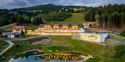 Familienhotel - Pools: Innenpool - Familien Resort Petschnighof