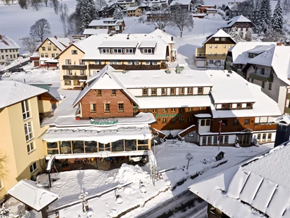 Familienhotel - Kinderwagenverleih - Freiburg im Breisgau - Winter Aussenansicht - Familotel Engel
