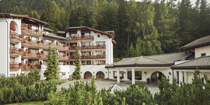 Familienhotel - Babyphone - Schweiz - Aussenansicht Winter - Hotel Waldhuus Davos
