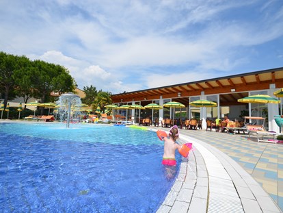 Familienhotel - Pools: Außenpool nicht beheizt - Bibione - Aparthotel & Villaggio Marco Polo