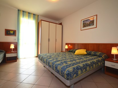 Familienhotel - Einzelzimmer mit Kinderbett - Italien - Aparthotel & Villaggio Marco Polo