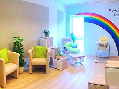 Familienhotel - Kinderbetreuung in Altersgruppen - Bayern - Mutter- Baby- Lounge - sonnenhotel BAYERISCHER HOF