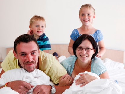 Familienhotel - Kinderbetreuung in Altersgruppen - Bayern - Zimmer - sonnenhotel BAYERISCHER HOF