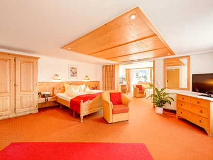 Familienhotel - Einzelzimmer mit Kinderbett - Hochkrumbach - Wohnbeispiel - Viktoria Hotels, Fewos, Chalets & SPA