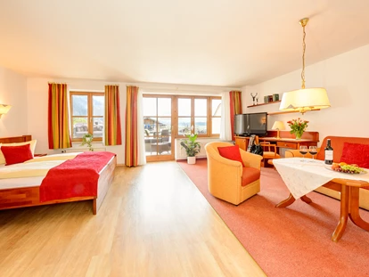 Familienhotel - Einzelzimmer mit Kinderbett - Hochkrumbach - Wohnbeispiel - Viktoria Hotels, Fewos, Chalets & SPA