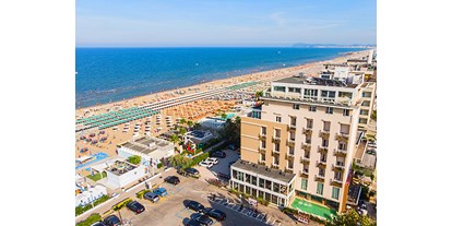 Familienhotel - Umgebungsschwerpunkt: Strand - Emilia Romagna - Adlon direkt am Meer - Hotel Adlon