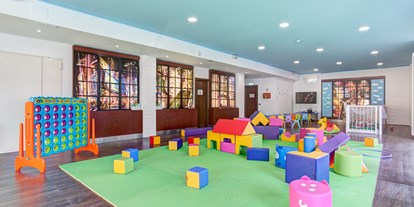 Familienhotel - Kinderbetreuung in Altersgruppen - Lido Di Savio - Miniclub - Hotel Adlon