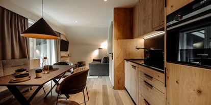 Familienhotel - Einzelzimmer mit Kinderbett - PLZ 5090 (Österreich) - Alpina Alpendorf