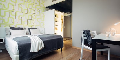 Familienhotel - Einzelzimmer mit Kinderbett - Oberbayern - harry's home München Moosach