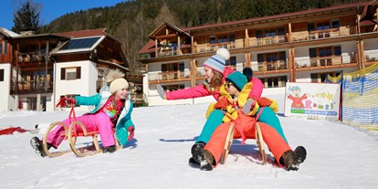 Familienhotel - Skikurs direkt beim Hotel - PLZ 9504 (Österreich) - Beleuchtete Rodelbahn - Familienresort & Kinderhotel Ramsi