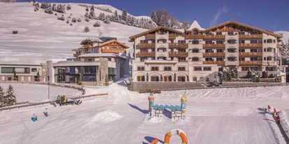 Familienhotel - Kletterwand - PLZ 6543 (Österreich) - Außenansicht Winter - Leading Family Hotel Bär*****