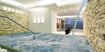 Familienhotel - Verpflegung: Frühstück - Rimini Viserbella - Whirlpool im Wellnessbereich - Hotel Sarti