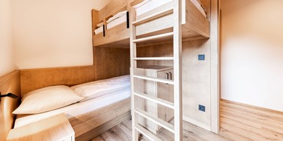 Familienhotel - Einzelzimmer mit Kinderbett - PLZ 6361 (Österreich) - Kinderzimmer Suite Spitzingsee - Das Bayrischzell Familotel Oberbayern