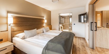 Familienhotel - Umgebungsschwerpunkt: am Land - Walchsee - Schlafzimmer 1 Suite Tegernsee - Das Bayrischzell Familotel Oberbayern