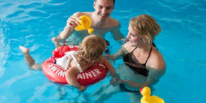 Familienhotel - Tirol - Familienschwimmen - Pitzis Kinderhotel