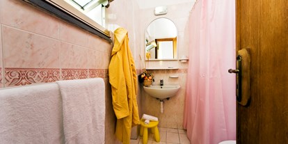 Familienhotel - Kinderwagenverleih - Isola d´Ischia - Badezimmer im Economy zimmer  - Family Spa Hotel Le Canne-Ischia