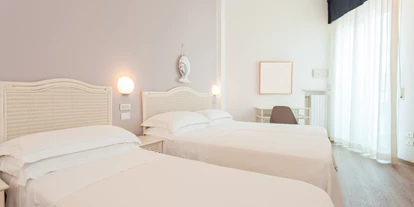 Familienhotel - Verpflegung: Frühstück - Rimini Viserbella - Basic Room - Hotel Roxy & Beach