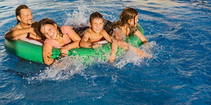Familienhotel - Schwimmkurse im Hotel - Großhart (Hartl) - Hotel Reiters Finest Family