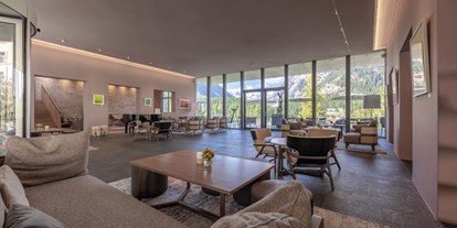 Familienhotel - Pools: Außenpool beheizt - St. Moritz - Hotel Saratz
