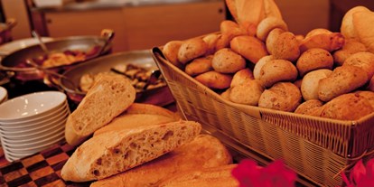 Familienhotel - Verpflegung: alkoholfreie Getränke ganztags inklusive - Pesaro - Brot am Buffet - Das Hotel des Bären Bo