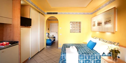 Familienhotel - Babybetreuung - Großes Zimmer mit Doppelbett - Hotel Sport & Residenza