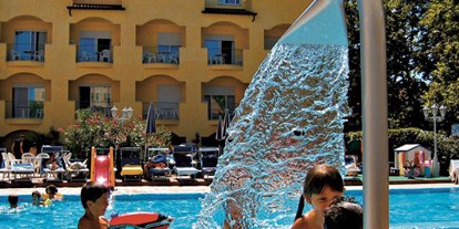 Familienhotel - Pools: Außenpool beheizt - Bellaria Igea Marina - Schöner Außenpool - Hotel Sport & Residenza