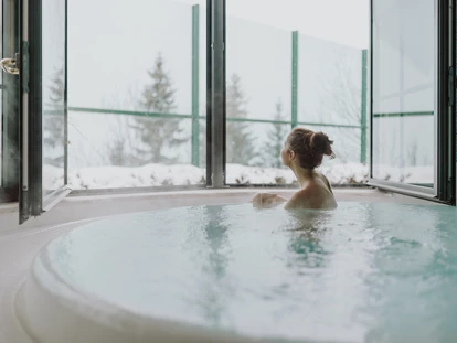 Familienhotel - Hallenbad - Lientsch - & nach dem Skifahren in unserem Wellnessbereich relaxen - Hotel Berghof | St. Johann in Salzburg