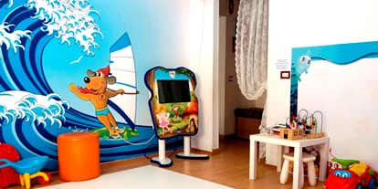 Familienhotel - Spielplatz - Innerer Kinderraum mit interaktiven Spielen im Doge Familienhotel Alba Adriatica - Hotel Doge