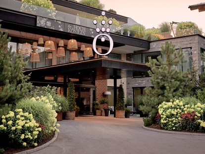 Familienhotel - Pools: Infinity Pool - Einöden - die HOCHKÖNIGIN Mountain Resort