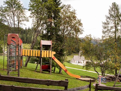 Familienhotel - Bodensdorf (Steindorf am Ossiacher See) - Jede Menge Platz zum Spielen für Kinder - Hotel St. Oswald