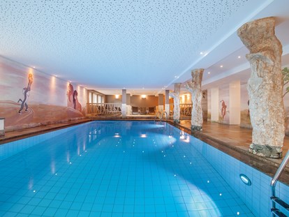 Familienhotel - Pools: Außenpool beheizt - Tirol - Innenpool - Leading Family Hotel Löwe****s