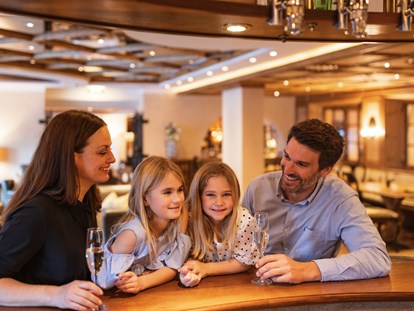 Familienhotel - Verpflegung: alkoholfreie Getränke ganztags inklusive - Ischgl - Leading Family Hotel Löwe****s