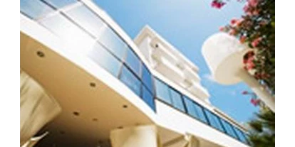 Familienhotel - Preisniveau: günstig - Zadina Pineta Cesenatico - die Fassade - Hotel Tiffany & Resort